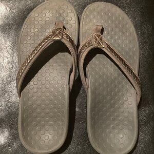 Vionic Sandals Flip Flops Size 7 Taupe/Brown
